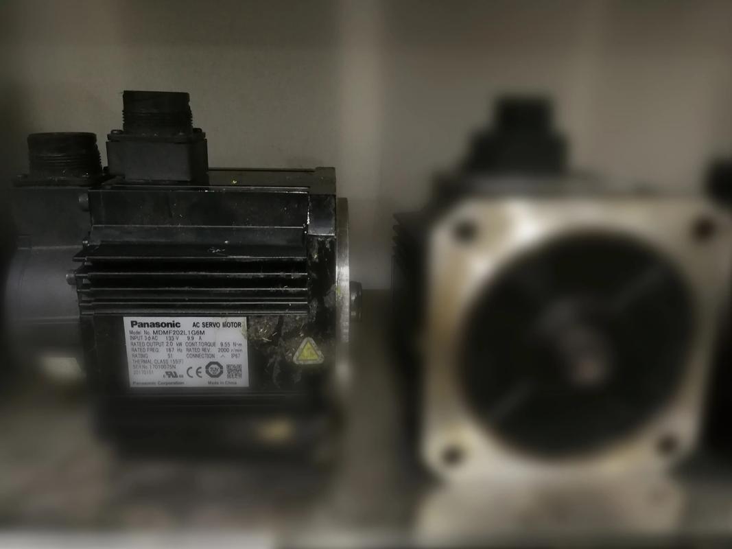 伺服電機突然停止不走