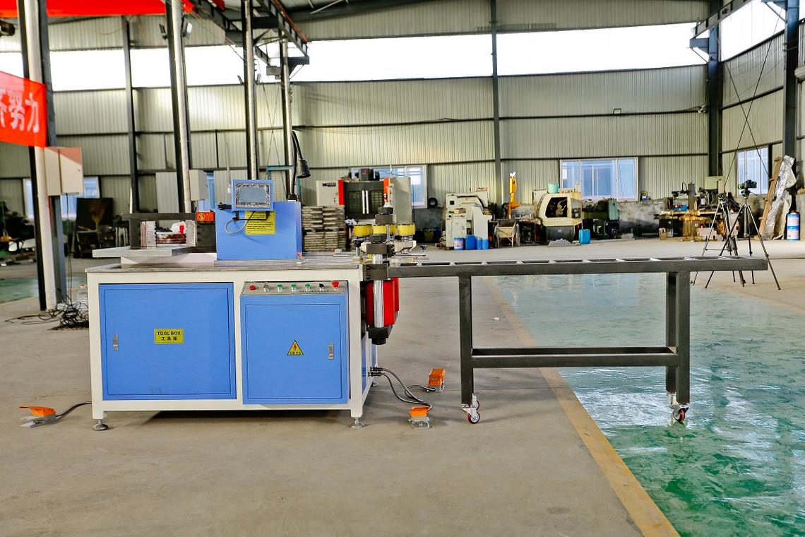 數(shù)控母線加工機(jī)作業(yè)活動，山東數(shù)控母線加工機(jī)廠家