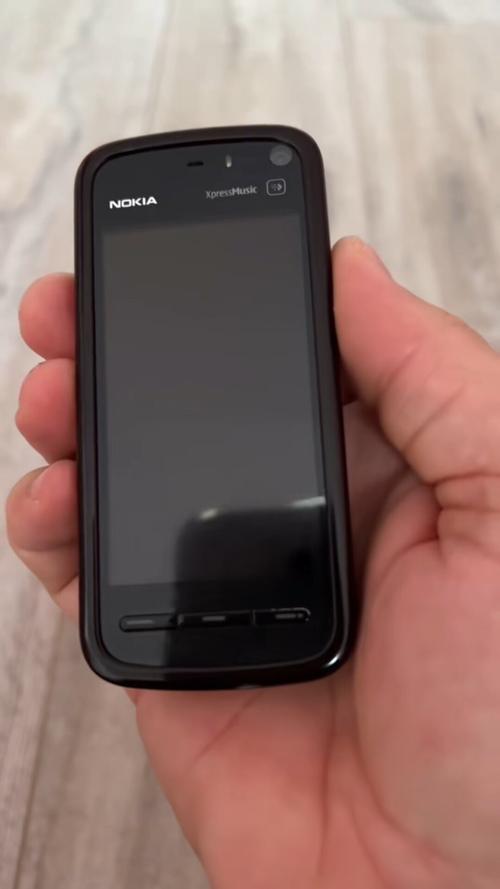 第一款觸摸屏手機(jī)，觸摸屏手機(jī)哪年問世