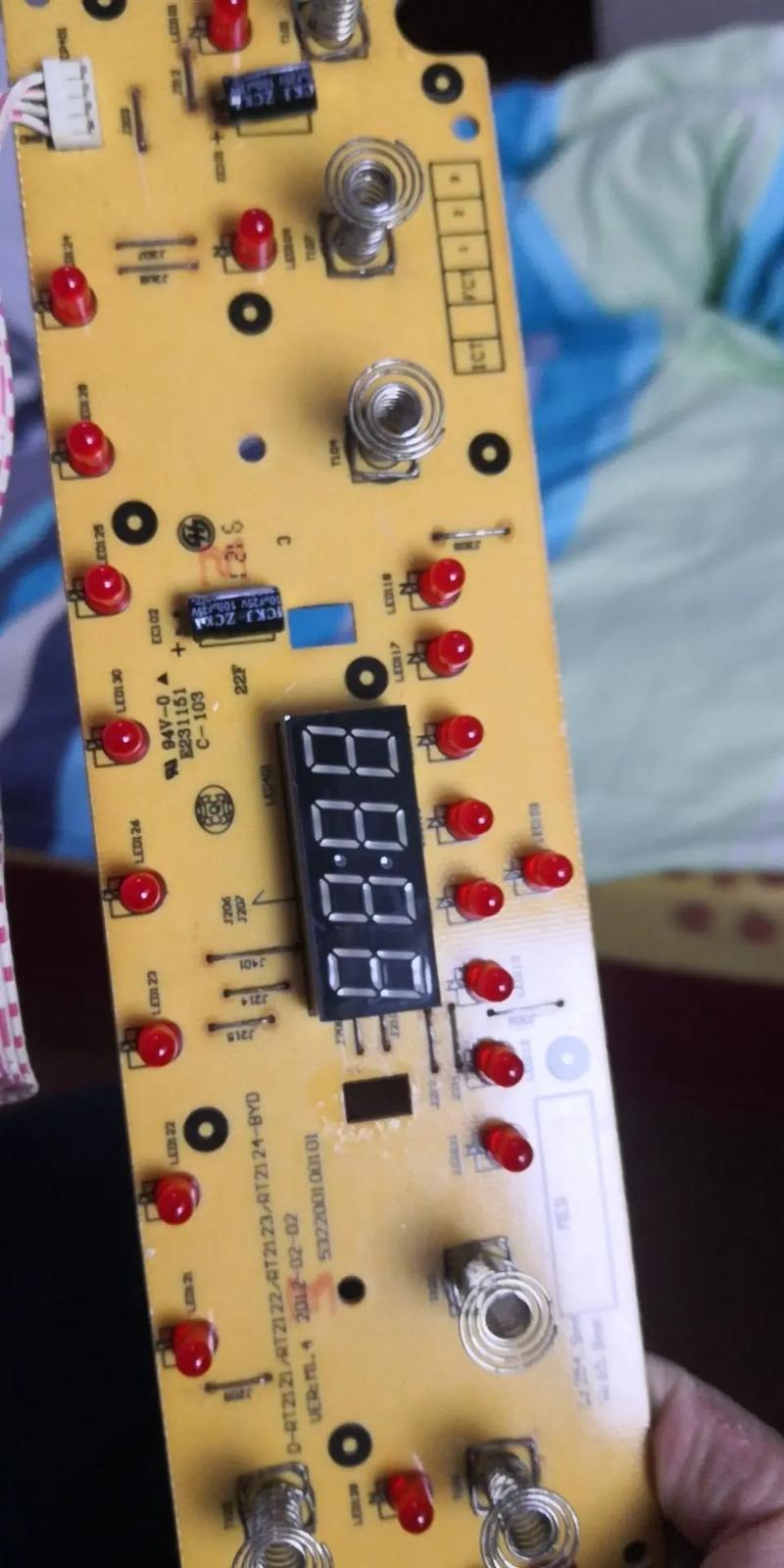 電磁爐觸摸屏點不了，電磁爐觸摸板亂跳