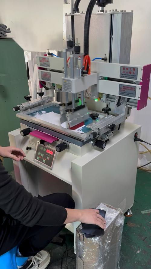 線路板絲印機操作視頻教程，線路板絲印機多少錢一套