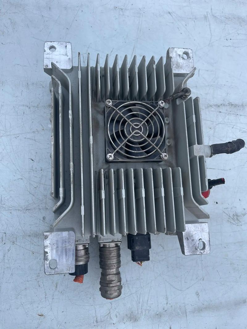 車載充電機和非車載充電機的區別，車載充電機圖片