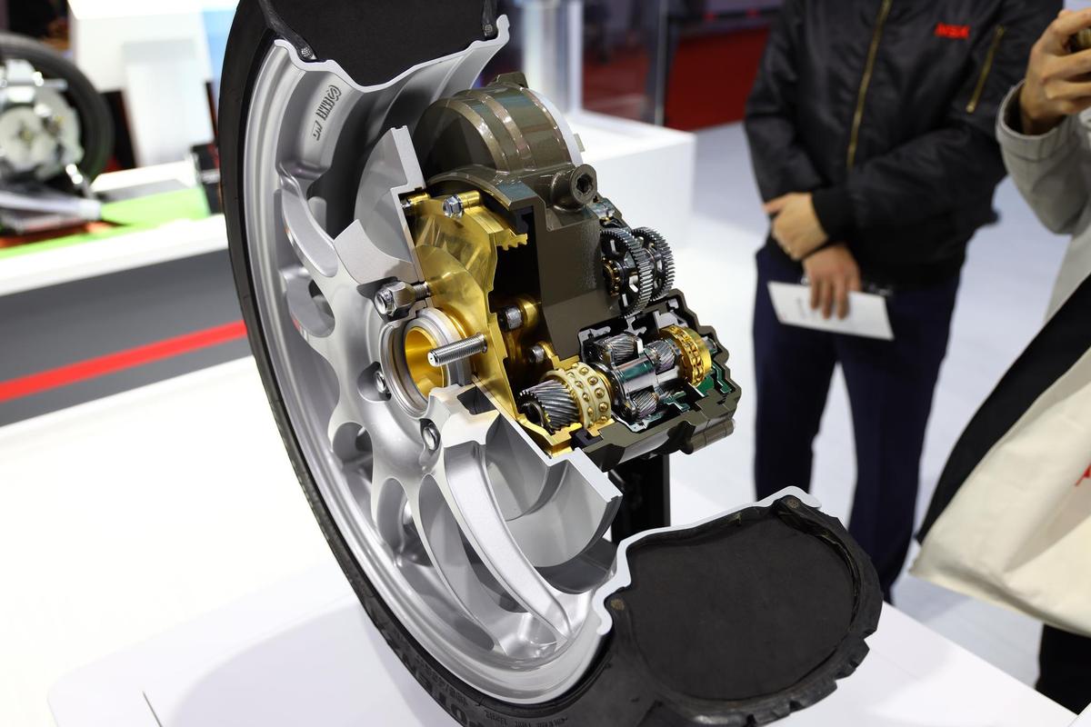 輪轂電機汽車，輪轂電機和輪邊電機區別