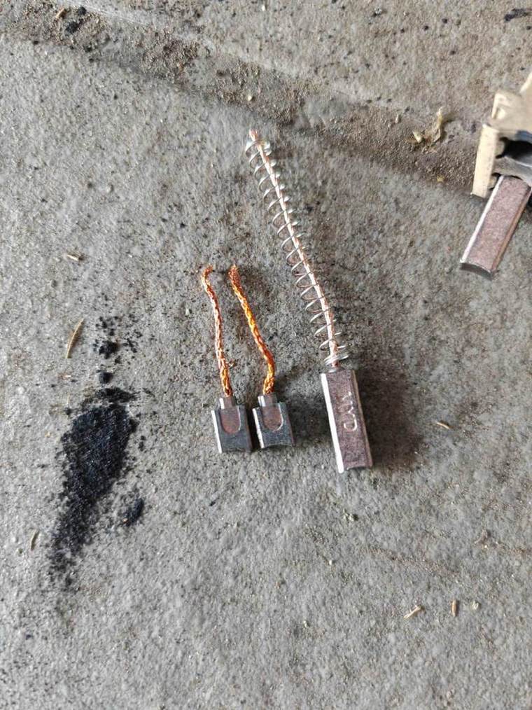 電機碳刷冒火花很大怎么解決，電機碳刷起什么作用