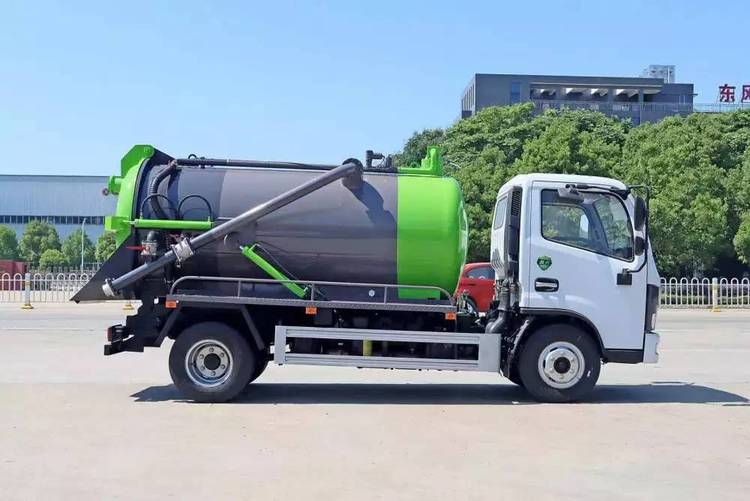 東風(fēng)小多利卡5方吸污車(chē)