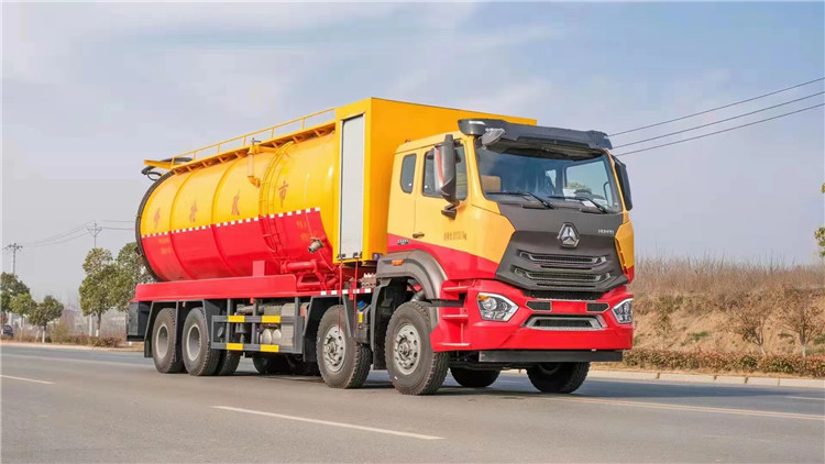 重汽豪瀚33方前四后八清洗吸污車(chē)