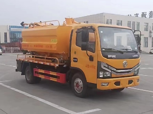 6方藍(lán)牌清洗吸污車(chē)